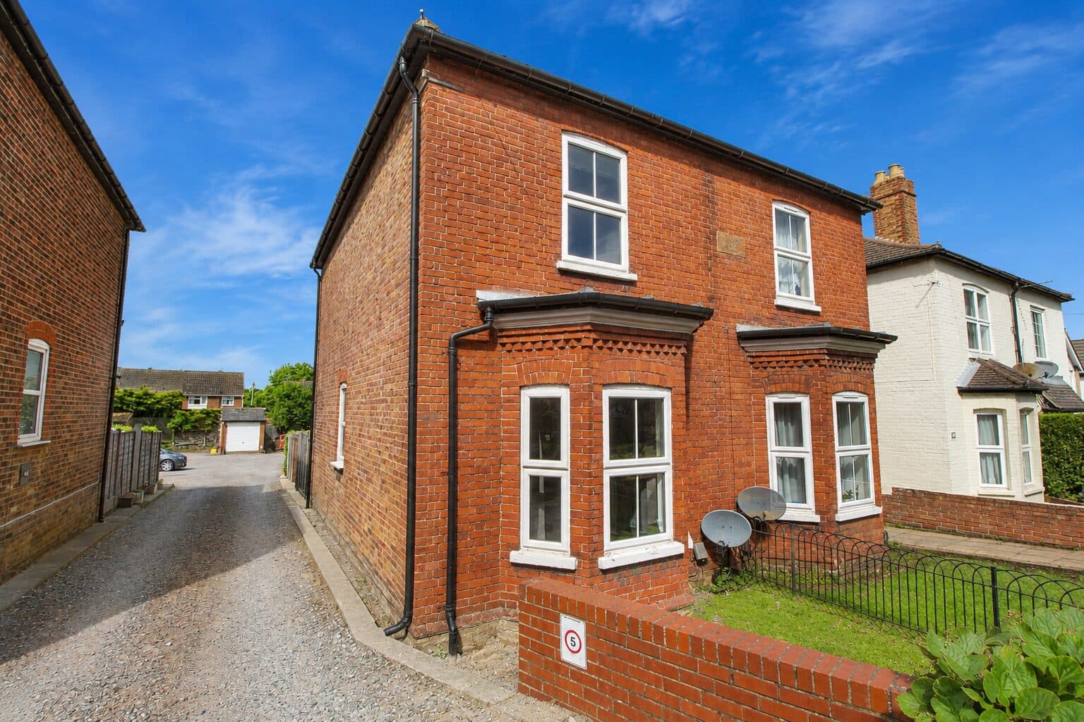 Worplesdon Road, Guildford, Guildford, GU2 9XJ